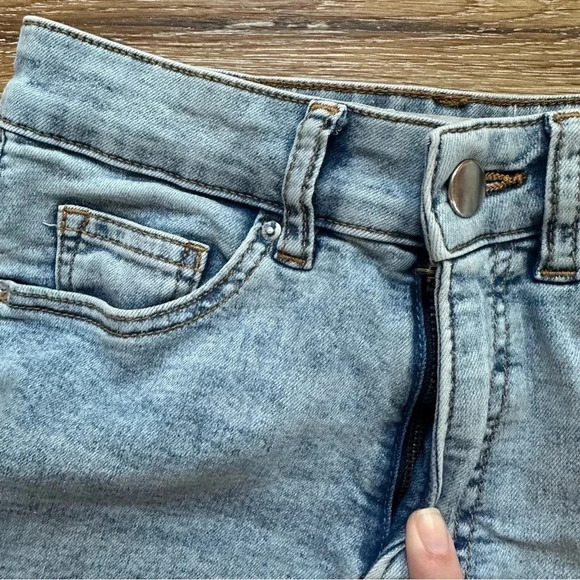 H&M Blue Jean Rolled Cuff Denim Shorts Size 2 GUC - Picture 5 of 8